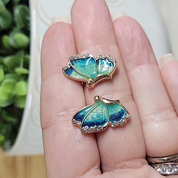 Mariposa Shimmer Wing Stud Earrings - Picture 6 of 7